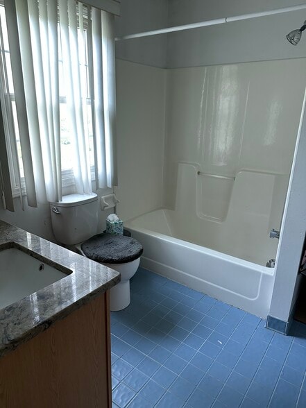 Building Photo - 637 Strand Pond Cir