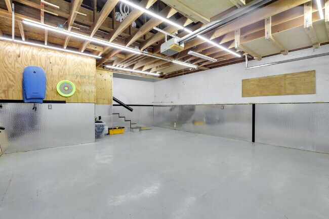 Building Photo - "Coastal Comfort Awaits: Spacious 3-Bed, 3-Bath Furnished Retreat in Moss Creek on the Marsh!"