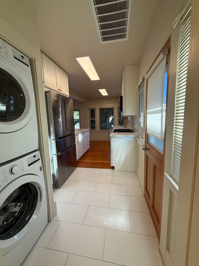 Building Photo - 323 Mountian View Ave