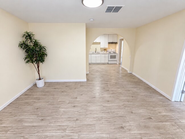 Building Photo - 6518 N 61st Dr