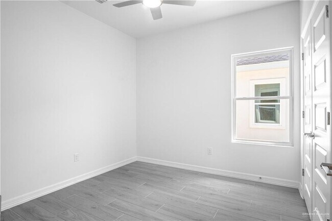 Building Photo - 608 N Onyx Ave