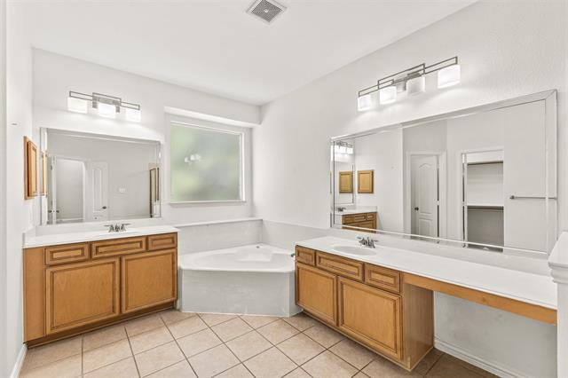 Building Photo - 15920 Alvarado Dr