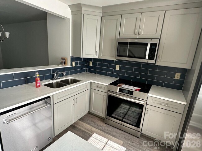 Building Photo - 2830 Hosta Dr