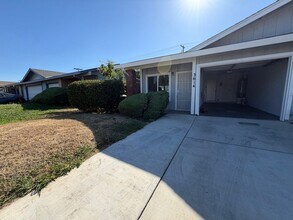 Building Photo - Fully Renovated 2-Bedroom Home with Spacious Backyard – Move-In Ready in Sacramento