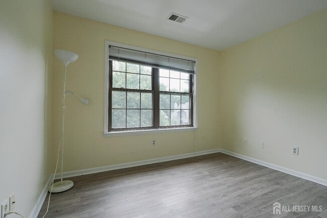 Building Photo - 809 Woodhaven Dr