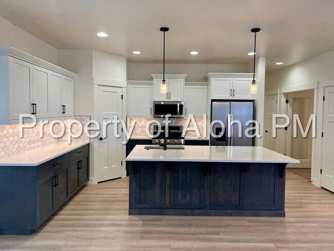 Building Photo - 496 N Emma Ave