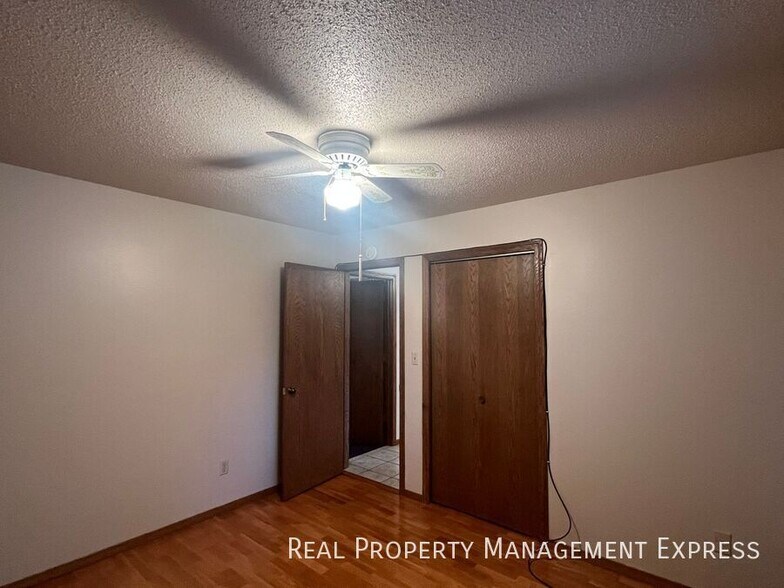 Building Photo - Stunning 4 Bedroom 2.5 Bath Home in South East Sioux Falls