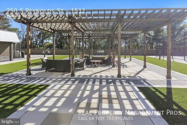 Building Photo - 250 S Reynolds St