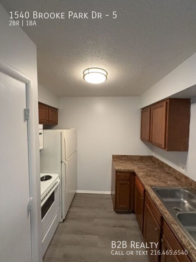 Building Photo - 1540 Brooke Park Dr