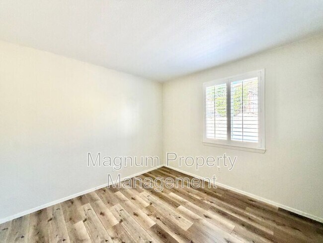 Building Photo - 46383 Vianne Ct