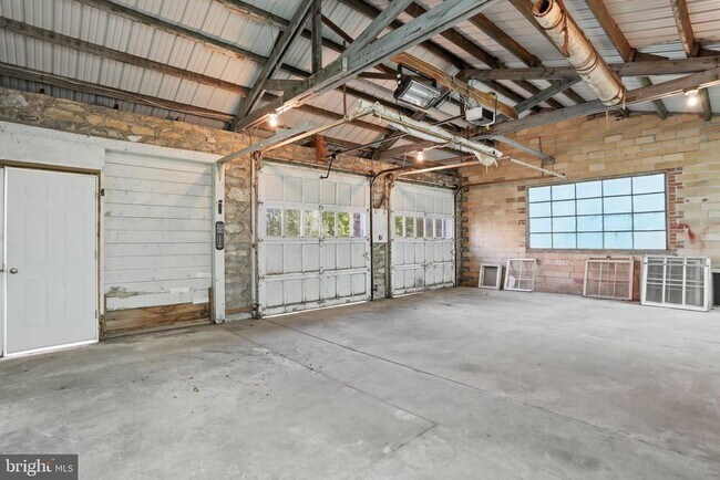 Building Photo - 8805 Reichard Rd