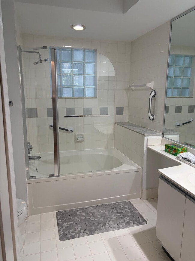 Building Photo - 3205 NE 184th St