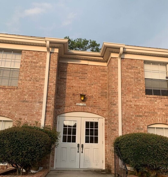 Entry to building - 5201 ATLANTIC Blvd