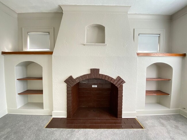 Building Photo - 261 Vine St