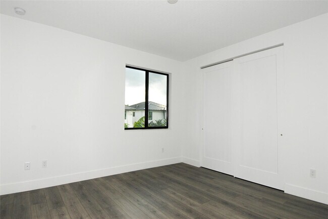 Building Photo - 1435 SW 23rd St