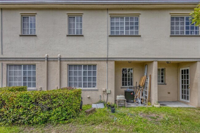 Building Photo - 2037 Nassau Dr
