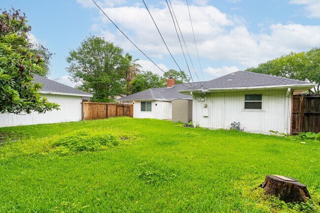 Building Photo - 8819 Hazen St