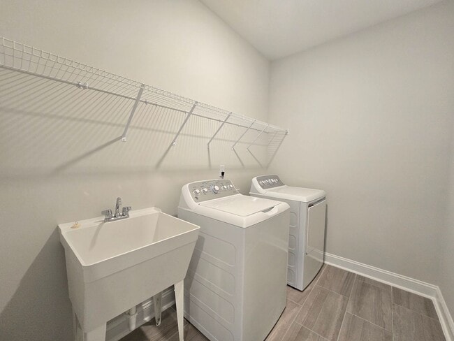 Building Photo - Brand New 4 Bedroom 3 Bathroom Single Fami...
