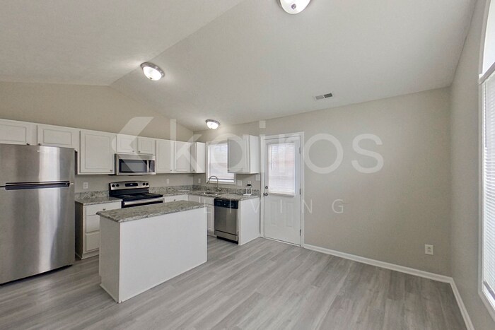 Building Photo - 150 Chapel Hill Dr