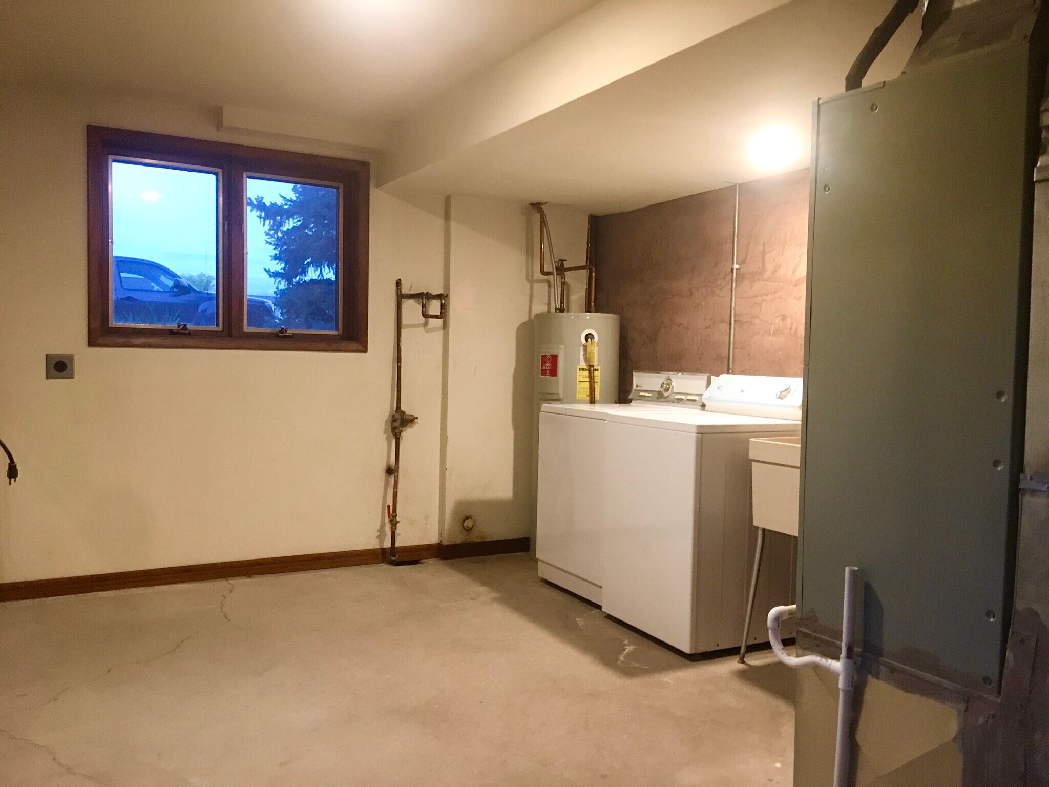 Building Photo - 738 S Watermelon Dr