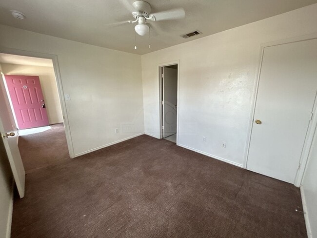 Building Photo - 5804 Greengate Dr