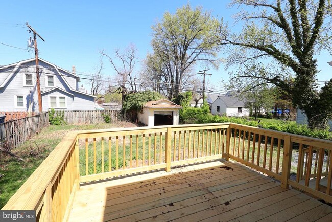 Building Photo - 5110 Kenwood Ave