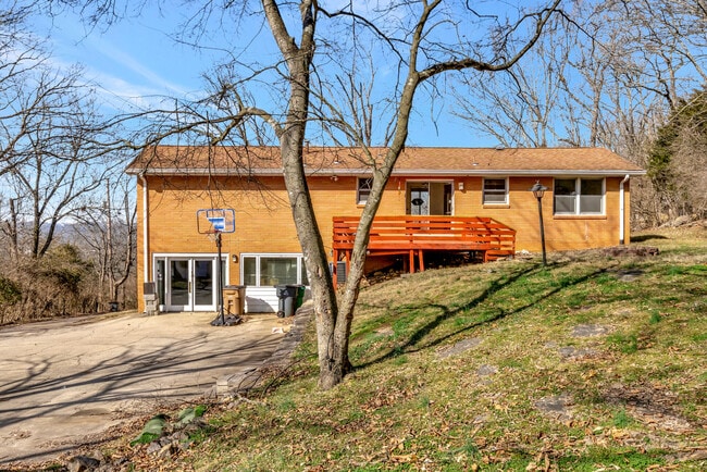 Building Photo - 6469 Fleetwood Dr