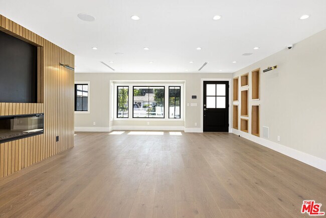 Building Photo - 5000 Noeline Ave