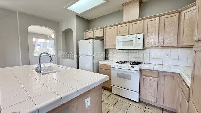 Building Photo - 643 W Casanova Ln