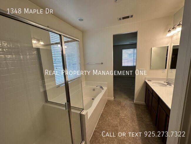 Building Photo - 1348 Maple Dr