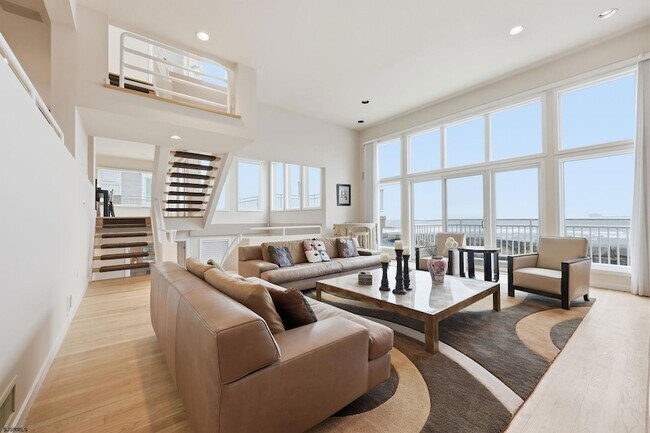 Building Photo - 119 S 11th Ave