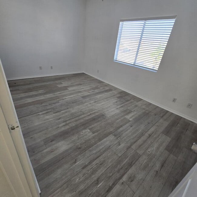 Building Photo - 311 Phyllis Dr