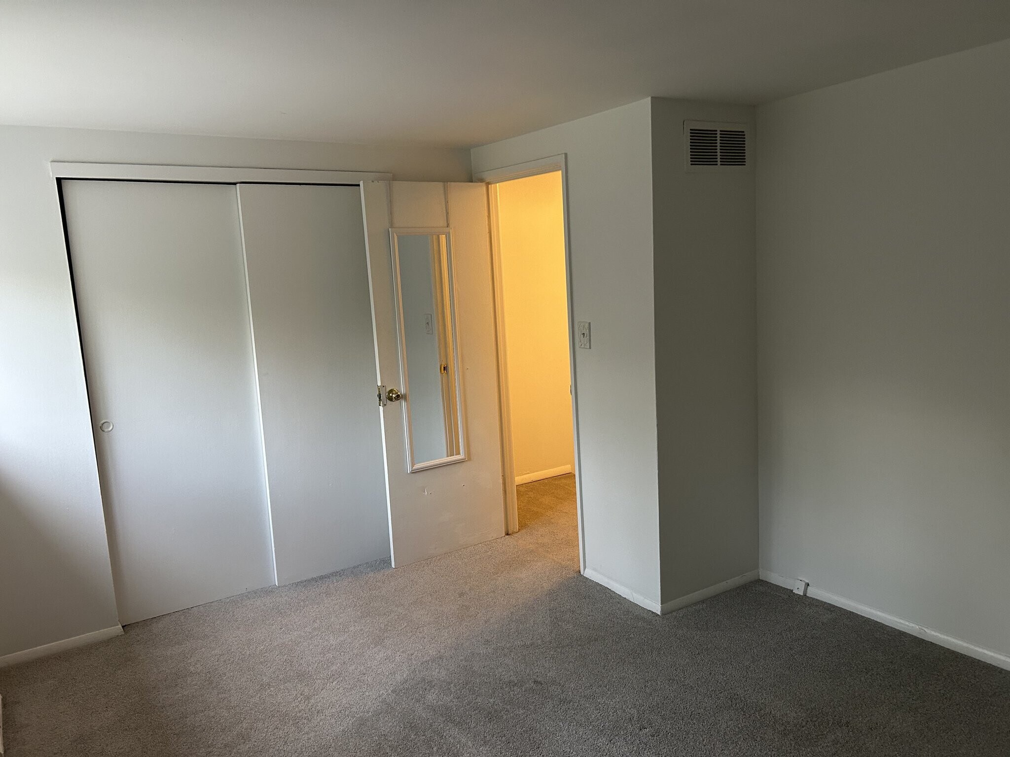 Building Photo - 218 Aster Ln