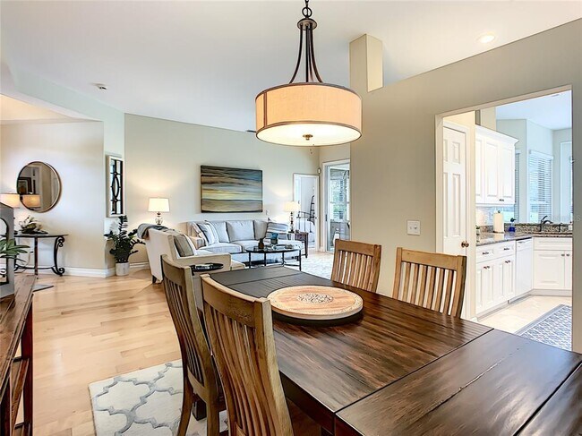 Building Photo - 539 Fallbrook Dr