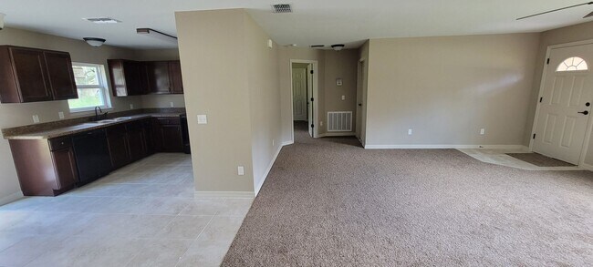 Building Photo - 3/2 Home No HOA Located In Ocala