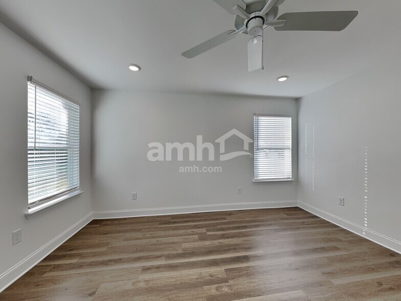 Building Photo - 78 Hickory Ct