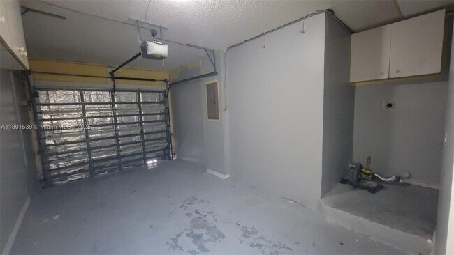 Building Photo - 10155 SW 163rd Pl