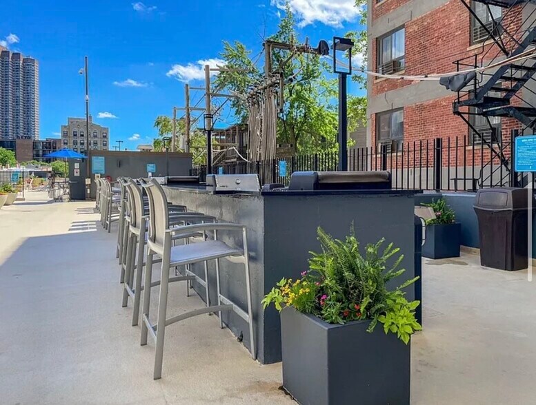 Building Photo - 655 W Irving Park Rd