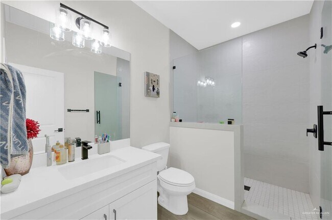 Building Photo - 20 Yarrow St