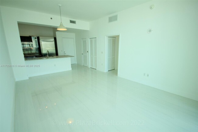 Building Photo - 950 Brickell Bay Dr