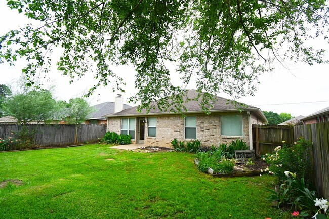 Building Photo - Beautiful 3 Bedroom, 2 Bath Home in Flint!