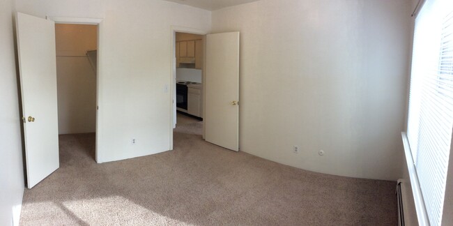 Building Photo - Bright and Open Condo near Table Mesa