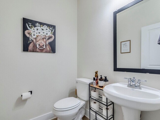 Building Photo - Beautifully upgraded 3 bedroom located on a cul-de-sac - Don't miss out!
