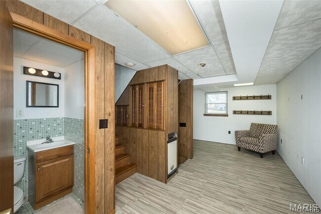 Building Photo - 405 N Moore St