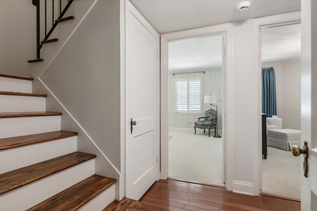 Building Photo - 5 bedroom 3 bathroom with over 3,500 square feet in East Memphis near Walnut Grove and Perkins