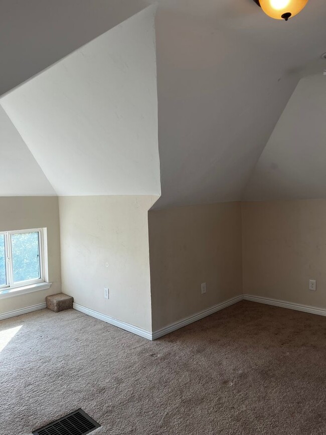 Building Photo - Gorgeous 3 Bedroom 2.5 Bathroom Denver Squ...