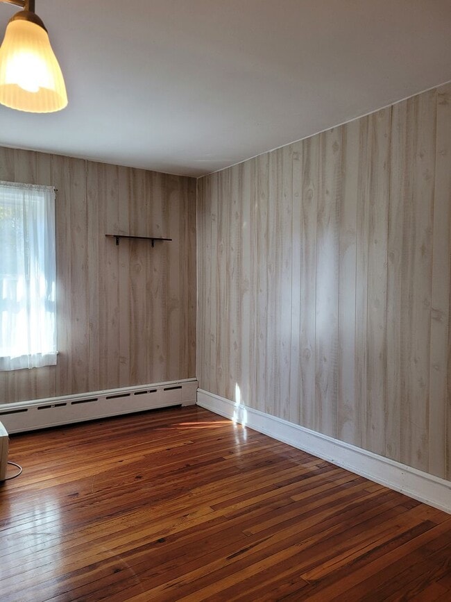 Building Photo - 206 Roxbury Rd