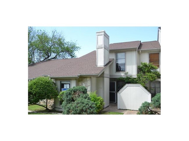 Building Photo - 1703 Timberwood Dr