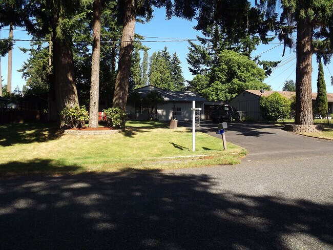 Building Photo - Very Nice 4 Bdrm 2 bath Rambler in Spanaway!