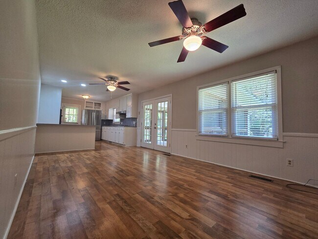 Building Photo - 3 Bd/2 Bath Ranch Home - Newly Renovated in the Heart of Broadway- Minutes from Downtown Sanford